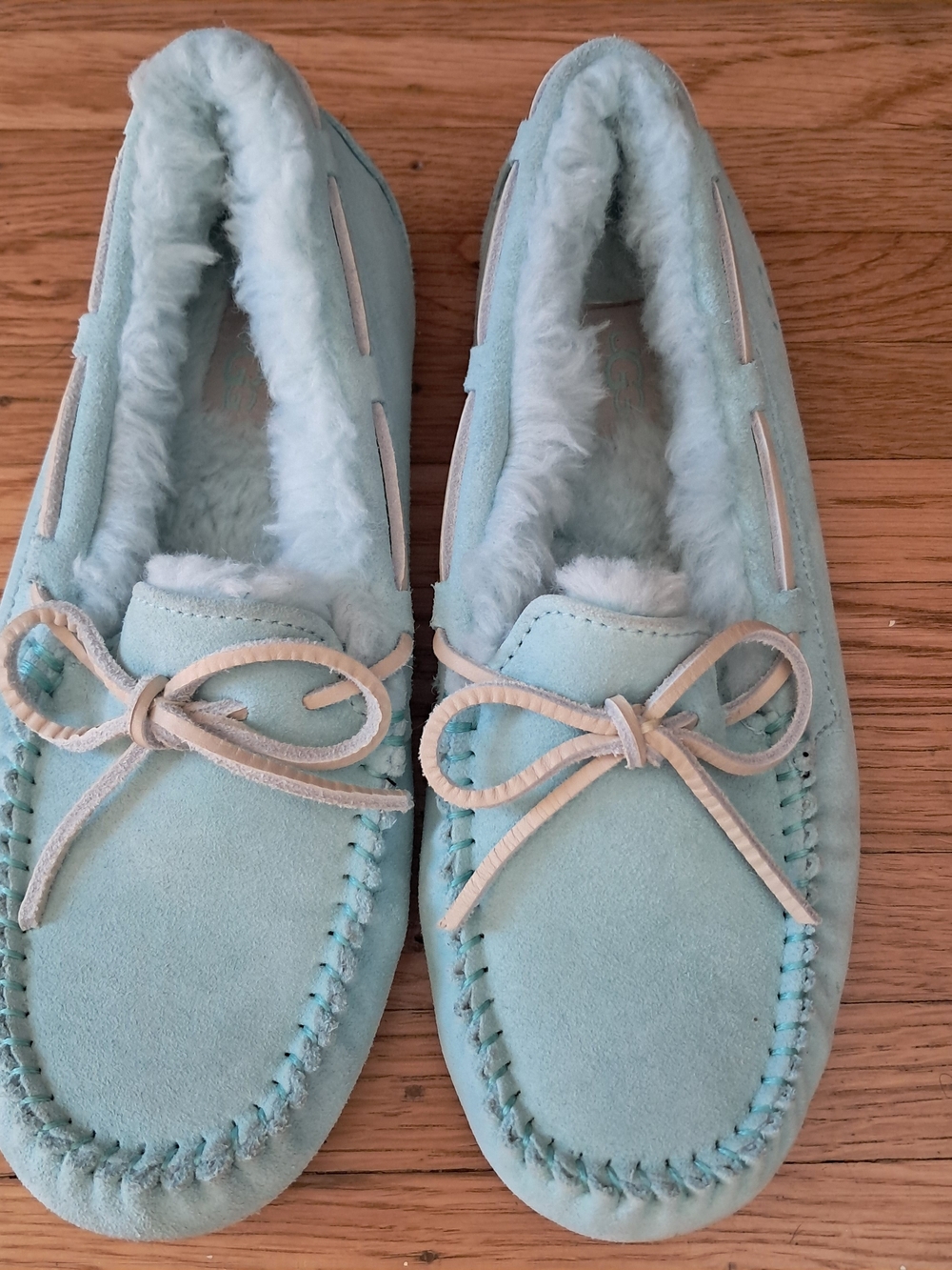 Women’s UGG Sky fur-lined Moccasin Slippers- Size 7 | Worn Once